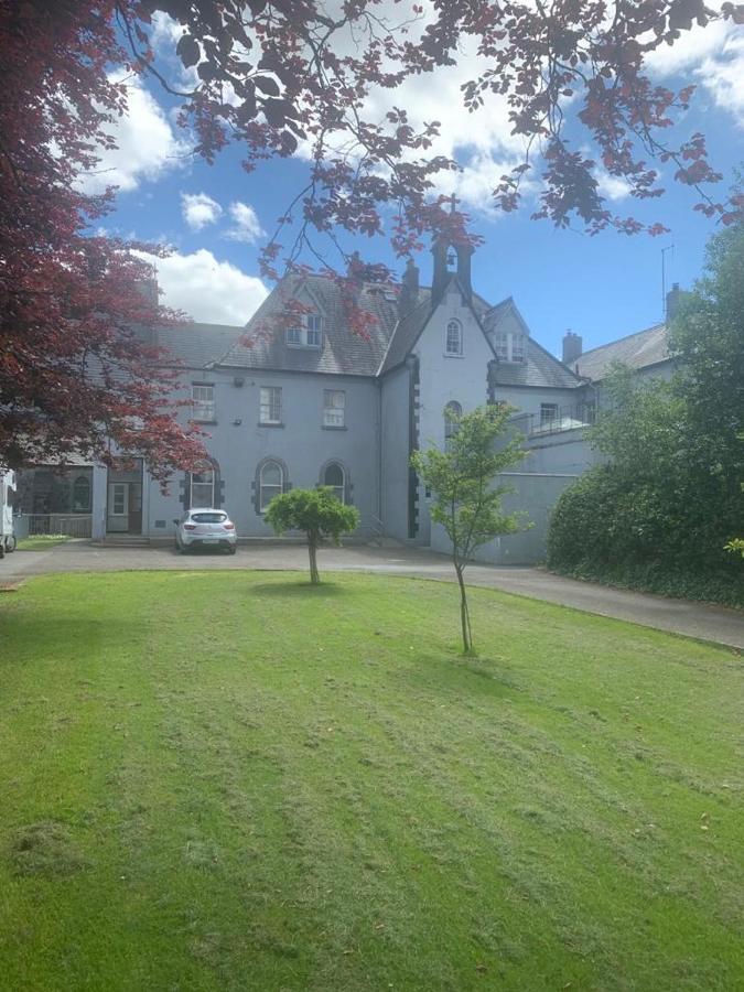 Presentation Convent Hostel Mooncoin Bagian luar foto